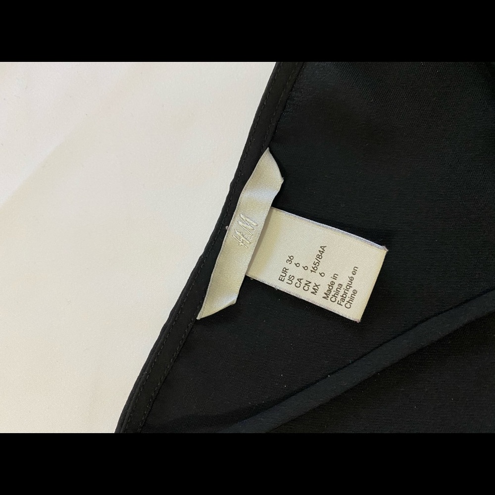 Black model tee - Picture 5 of 5